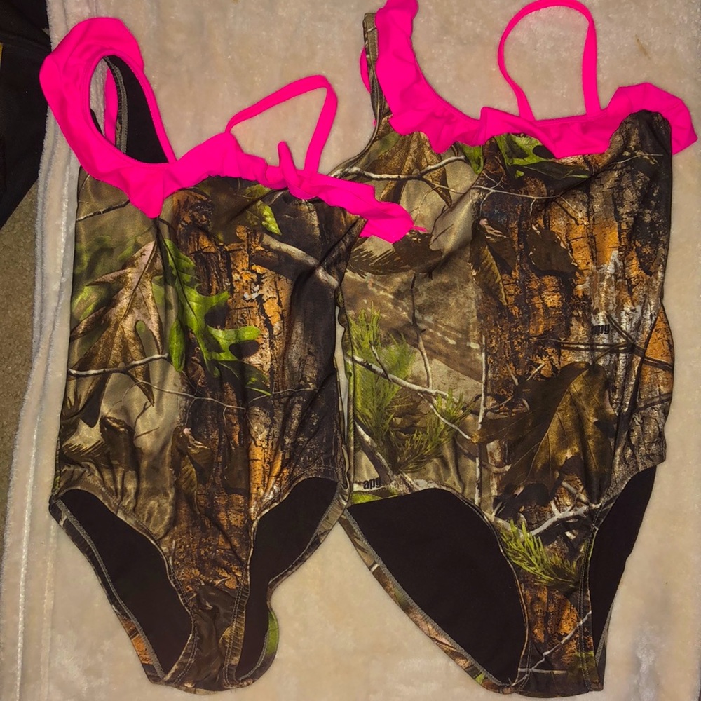 Girls swim wear 2 sizes both for 10 bucks